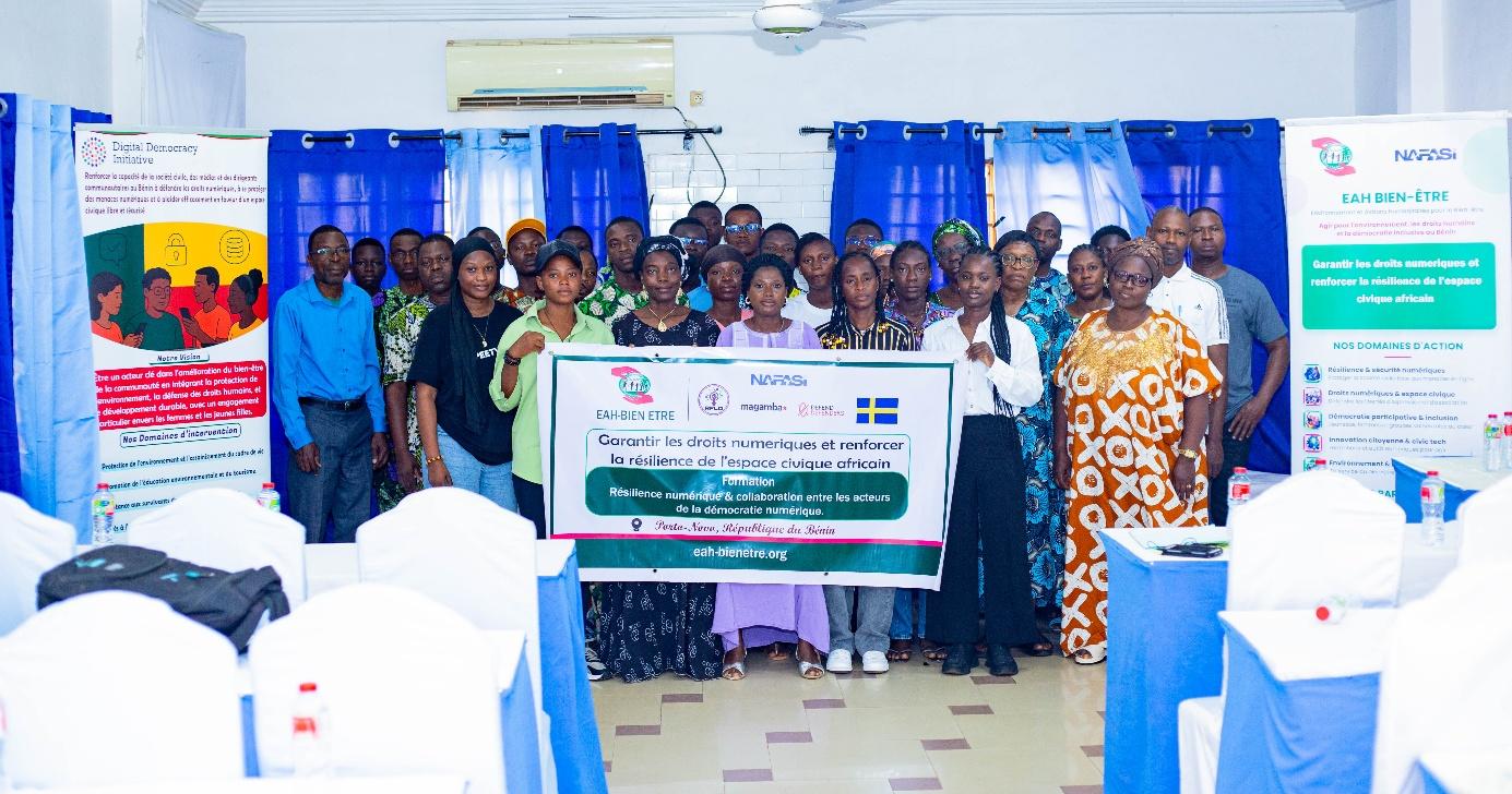 Participants à la formation EAH-Bien Être sur la résilience numérique et la démocratie numérique, Porto-Novo, Bénin