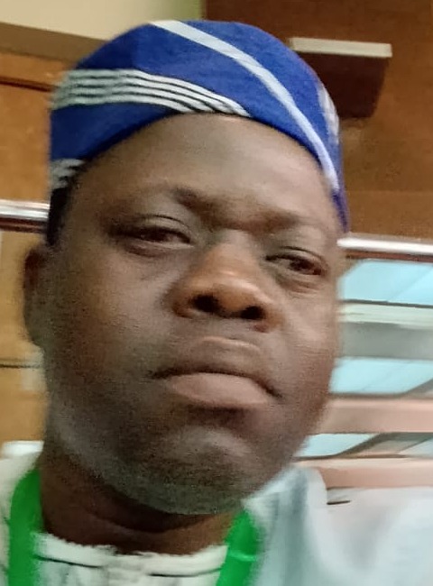 Portrait d'Adandé Barthélémy OTOLORIN, chargé des programmes d'EAH Bien-Être